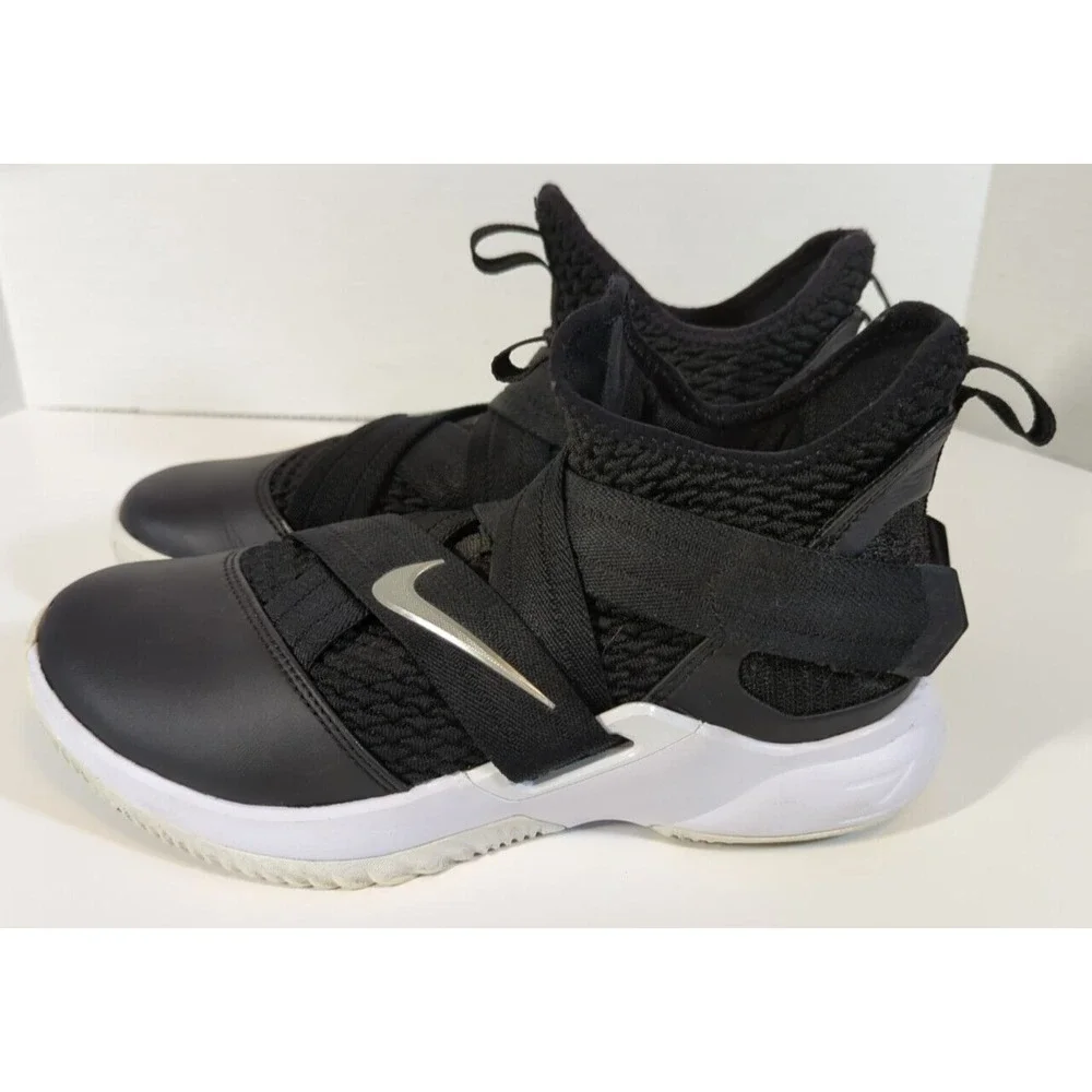 Nike LeBron‎ Soldier 12 basketball shoes Mens size 5.5, black and white